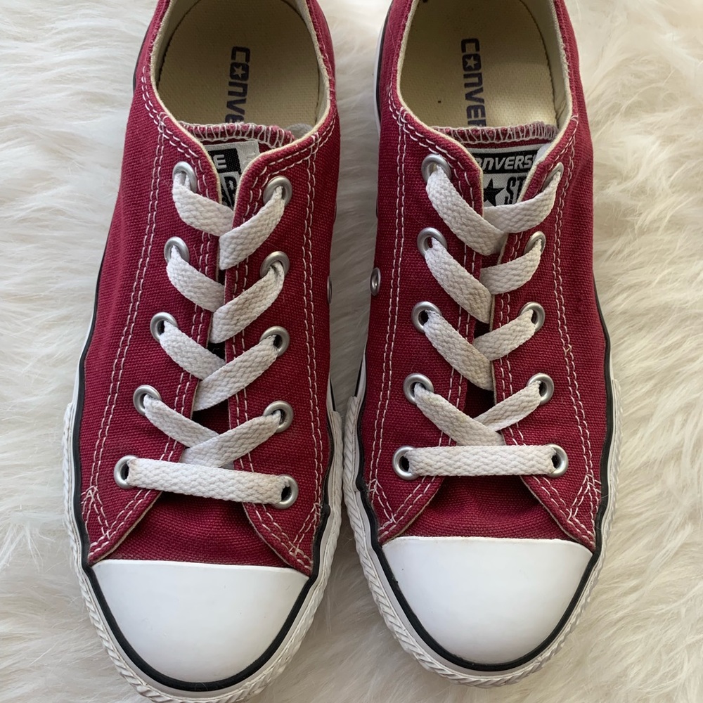 Kids maroon converse